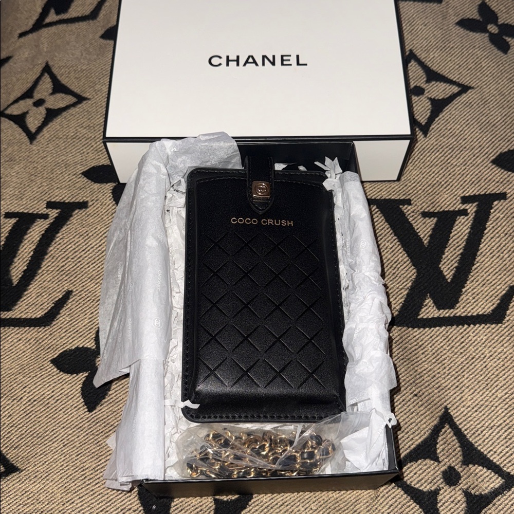 CHANEL Coco Crush Phone Holder & Gold Chain - Picture 8 of 10